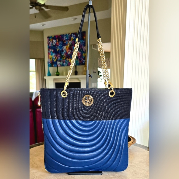 Henri Bendel No. 7 Blue Quilted Leather Expandable Zipper Shoulder Bag NWOT - Picture 15 of 16